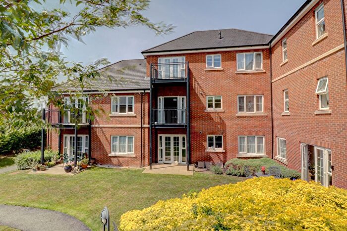 1 Bedroom Flat For Sale In The Retreat, Princes Risborough, Buckinghamshire, HP27