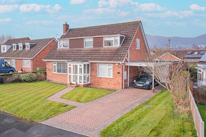 3 Bedroom Bungalow For Sale In Windrush Crescent, Malvern, WR14