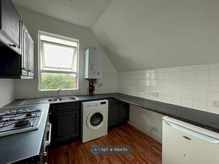 1 Bedroom Flat To Rent In Parkhurst Road, London, N11