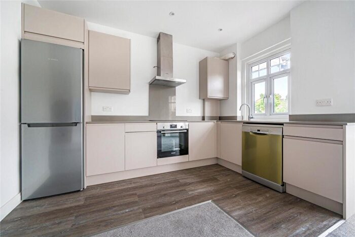 2 Bedroom Flat To Rent In Cranley Gardens, Palmers Green, London, N13