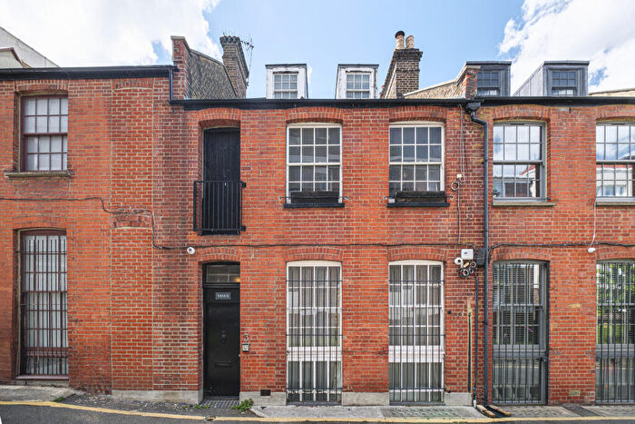 3 Bedroom Mews For Sale In Gibraltar Walk, Shoreditch, E2