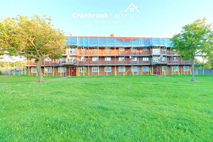 3 Bedroom Flat To Rent In Hutchinson Court, Romford, RM6