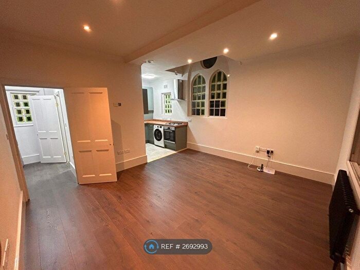 Studio To Rent In Herbert House, London, SE11