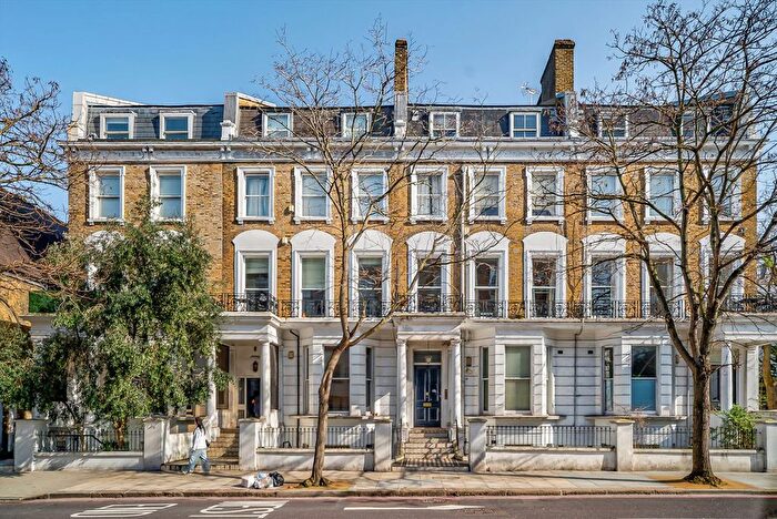 2 Bedroom Flat To Rent In Earls Court Road, Kensington, W8