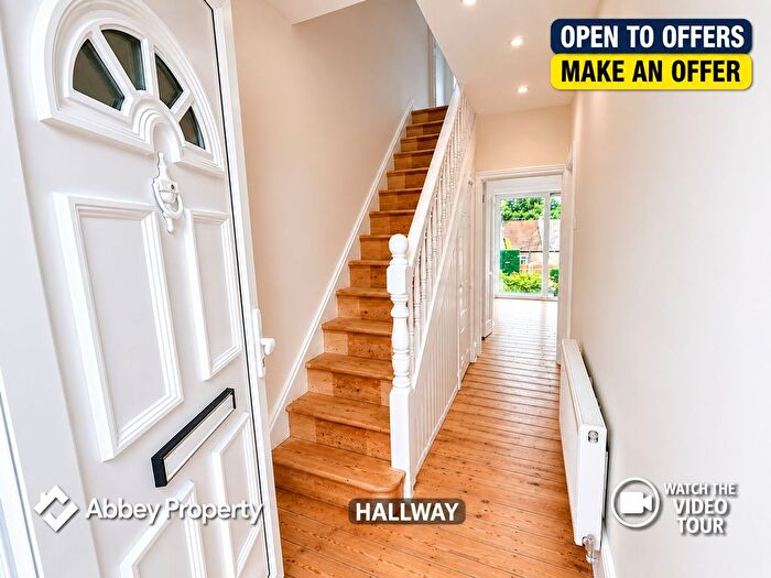 3 Bedroom Terraced House To Rent In Russell Rise, Luton, LU1