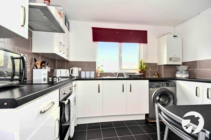 1 Bedroom Flat To Rent In Southfields Road, West Kingsdown, Sevenoaks, Kent, TN15