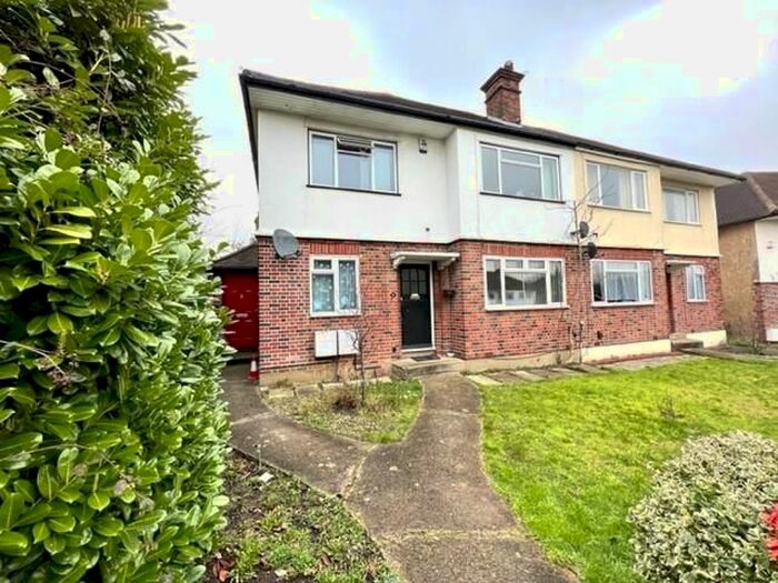 2 Bedroom Flat To Rent In Tolcarne Drive, Pinner, HA5