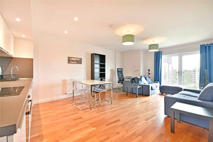 2 Bedroom Flat To Rent In Lakeside Drive, Park Royal, NW10