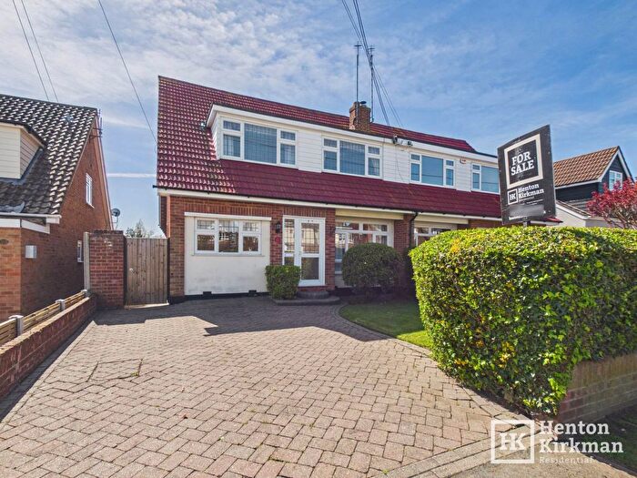 3 Bedroom Semi-detached House For Sale In Norsey View Drive, Billericay, CM12