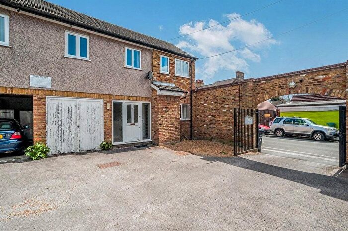 3 Bedroom End Terrace House To Rent In Kings Avenue, Watford, Hertfordshire, WD18