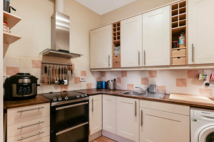 1 Bedroom Flat For Sale In / Bryson Road, Polwarth, Edinburgh, EH11