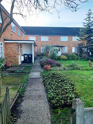 2 Bedroom Maisonette To Rent In Gordon Road, Enfield, EN2