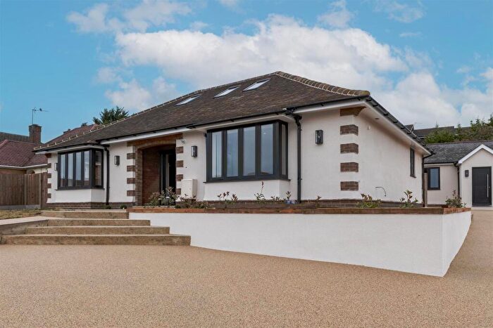 4 Bedroom Detached House For Sale In Ampthill Road, Maulden, Bedford, MK45