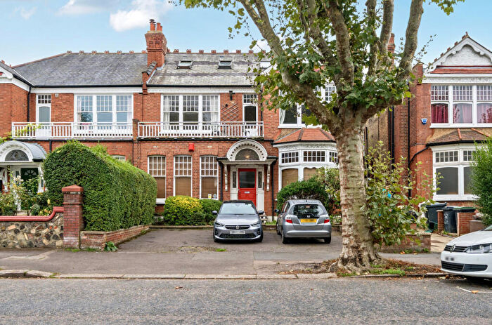 2 Bedroom Apartment To Rent In Queens Avenue, Muswell Hill, N10