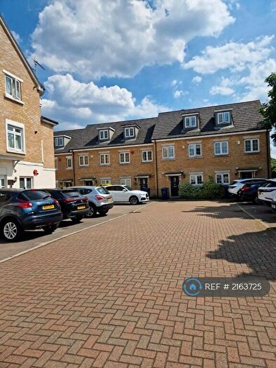 3 Bedroom Terraced House To Rent In Brownlow Close, Barnet, EN4