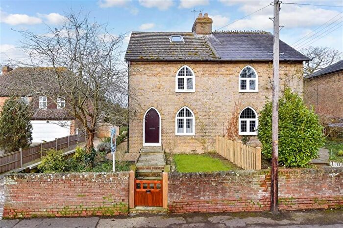 3 Bedroom Semi-Detached House For Sale In West Street, Hunton, Maidstone, Kent, ME15