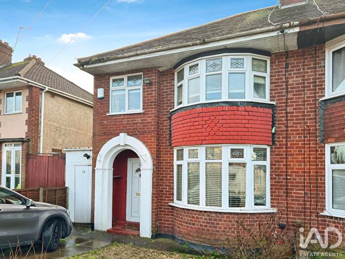 3 Bedroom Semi Detached House To Rent In Norbury Road, Wolverhampton, WV10