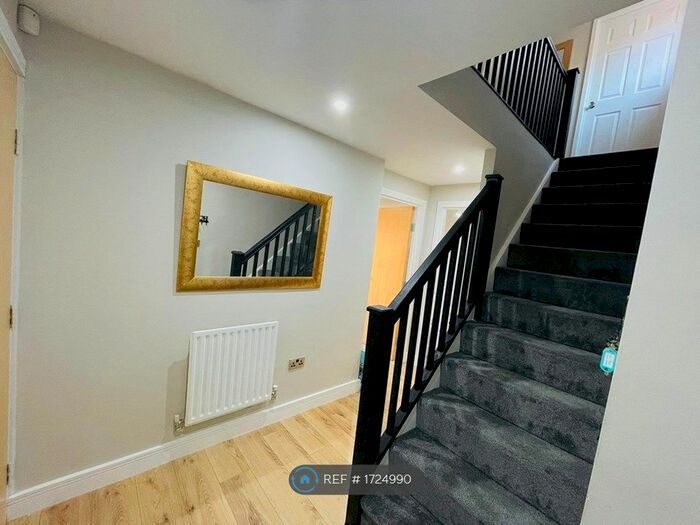 4 Bedroom End Of Terrace House To Rent In Park Grange Rise, Sheffield, S2