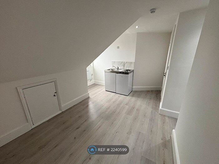 Studio To Rent In Colville Road, London, E11