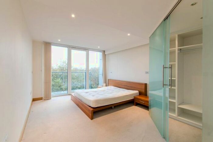 2 Bedroom Flat To Rent In Chelsea Bridge Wharf, Battersea Park, London, SW11