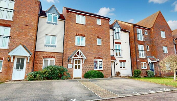 3 Bedroom Flat To Rent In Marina Way, Abingdon, OX14