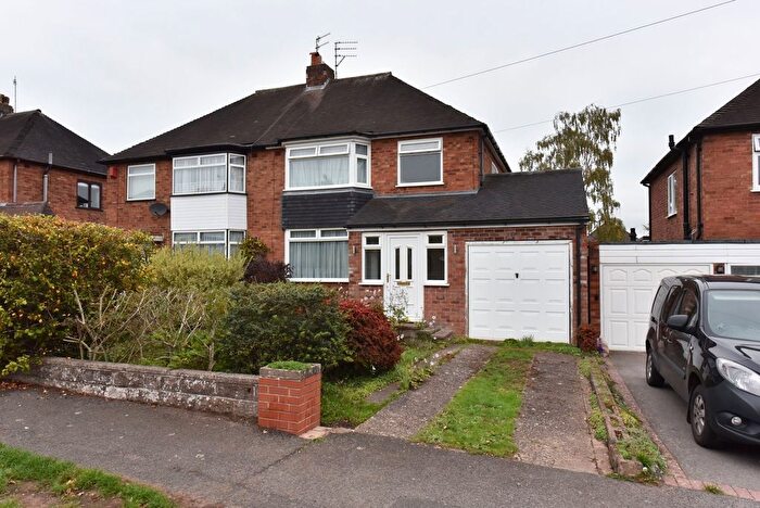 3 Bedroom Semi-detached House For Sale In Kingswinford, Ridge Road, DY6
