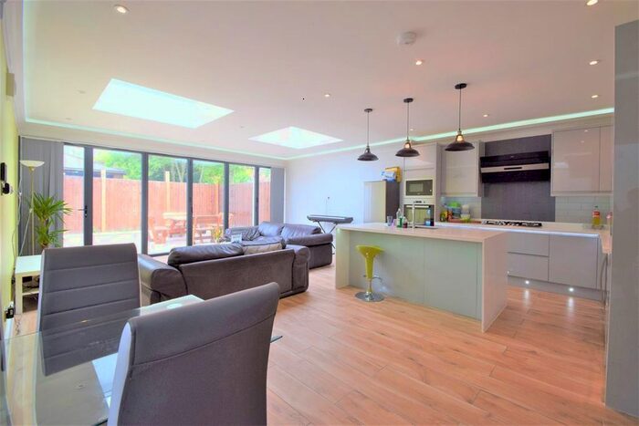 4 Bedroom Semi-Detached House To Rent In Angles Road, Streatham, SW16