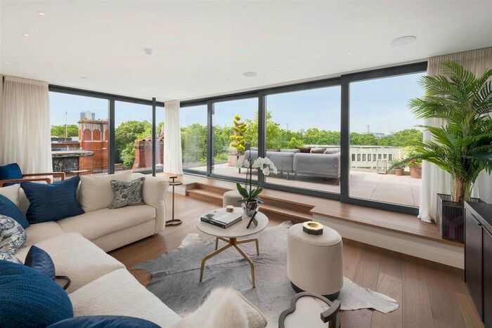 3 Bedroom Flat To Rent In Buckingham Gate, London, SW1E