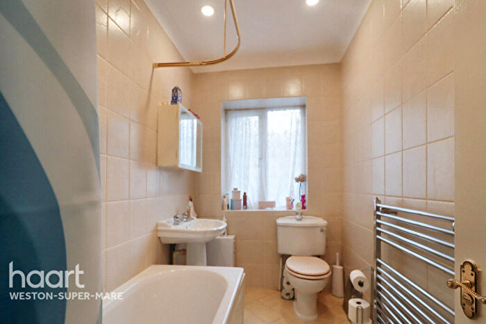 2 Bedroom Apartment For Sale In Hamilton Road, Weston-Super-Mare, BS23