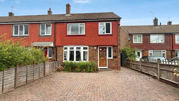 3 Bedroom End Of Terrace House For Sale In Tongham Road, Aldershot, GU12