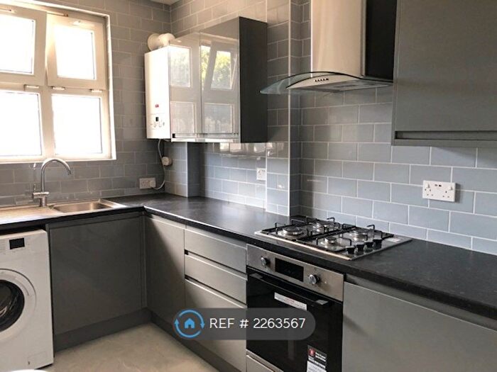 3 Bedroom Flat To Rent In Old Bethnal Green Road, London, E2