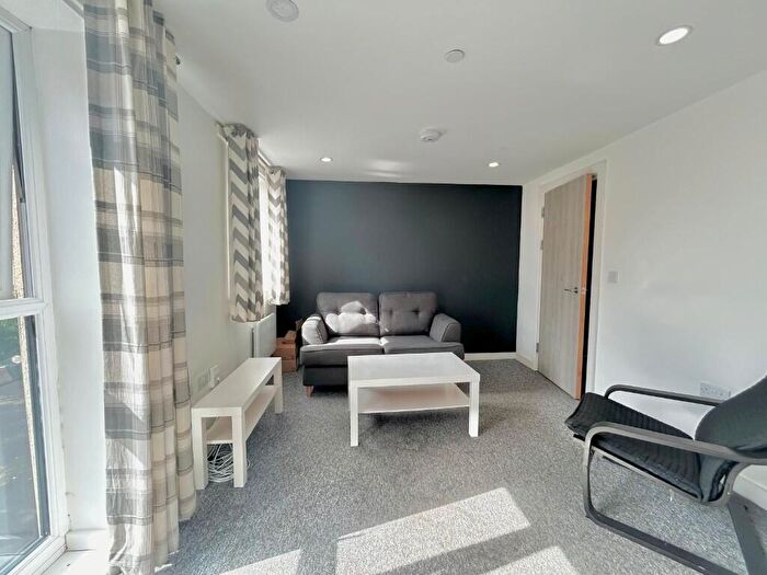 3 Bedroom Apartment To Rent In Richmond Road, Cardiff(City), CF24
