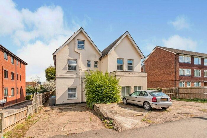 1 Bedroom Flat To Rent In Hook Road, Surbiton, KT6