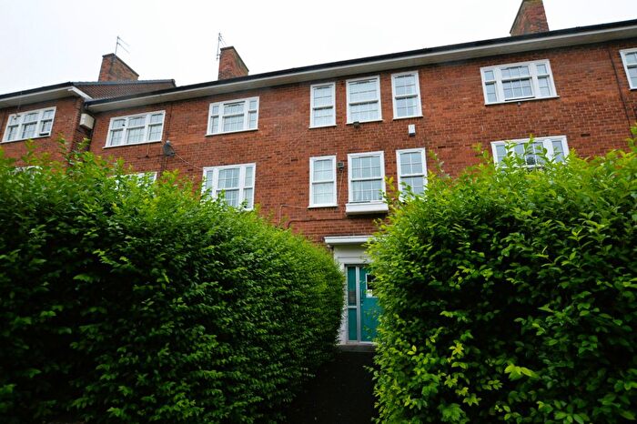 3 Bedroom Flat To Rent In Waverley Road, Sefton Park, Liverpool, L17