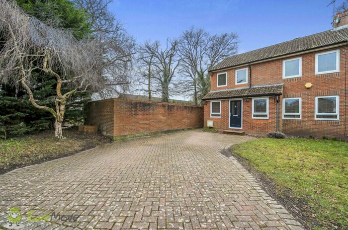 3 Bedroom End Of Terrace House For Sale In Firs End, Mortimer, Reading, Berkshire, RG7