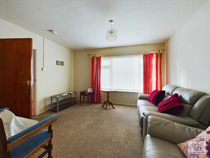 3 Bedroom End Of Terrace House For Sale In Beatrice Close, Ipswich, IP3
