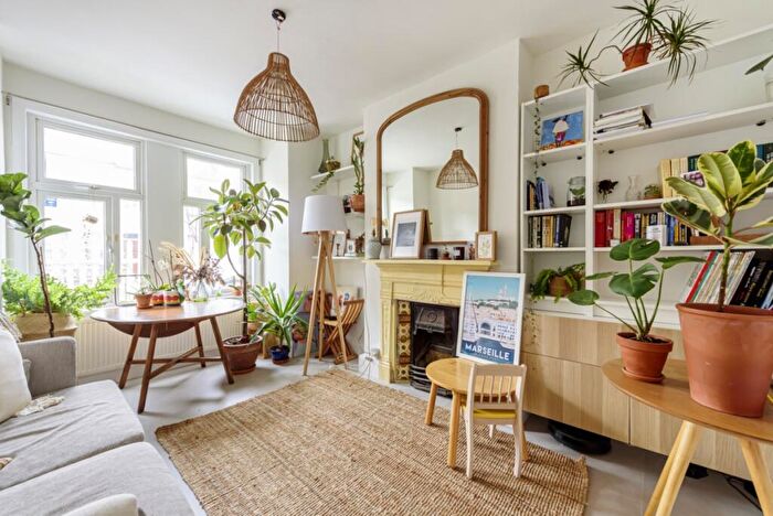 2 Bedroom House To Rent In Chapter Road, London, NW2