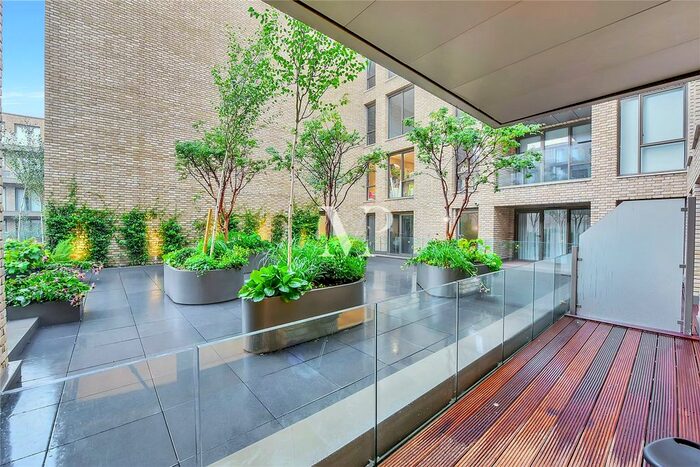 2 Bedroom Flat To Rent In Queens Wharf, Crisp Road, W6