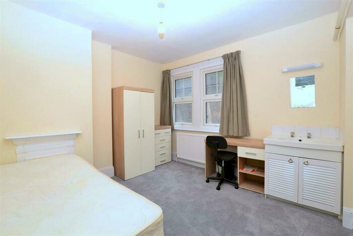 Detached House To Rent In Room, Upper Redlands, RG1