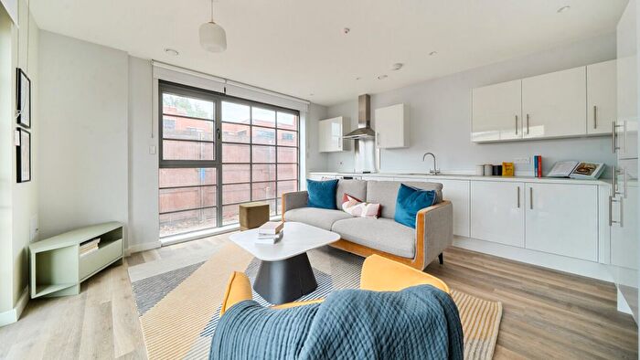 2 Bedroom Flat For Sale In Fleming Way, Isleworth, TW7