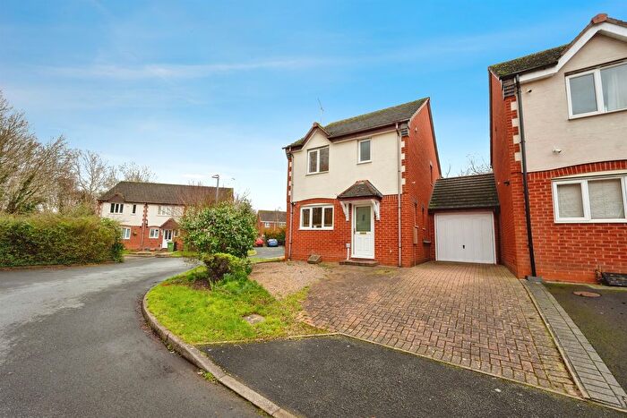 3 Bedroom Link Detached House For Sale In Hoskyns Avenue, Worcester, WR4
