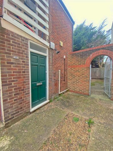 2 Bedroom Flat To Rent In Ingestre Road, London, E7