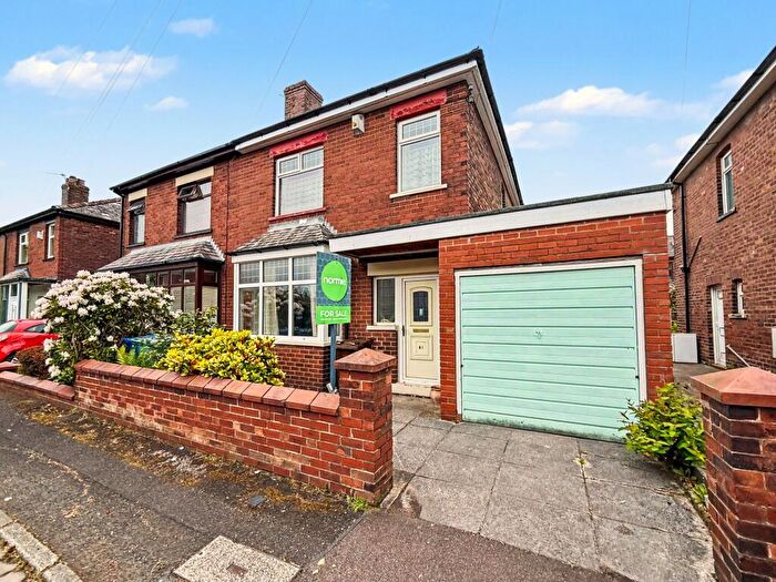 3 Bedroom Semi-Detached House For Sale In West View Grove, Whitefield, M45