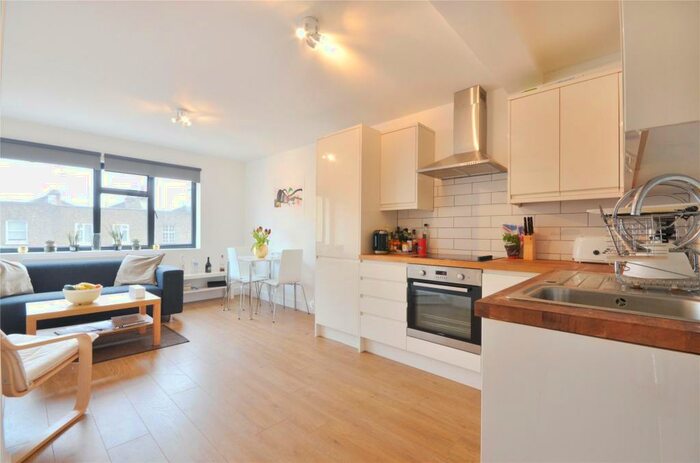 3 Bedroom Flat To Rent In Camden High Street, Camden Town, NW1