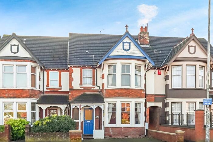 4 Bedroom Property To Rent In Goldington Road, Bedford, MK40