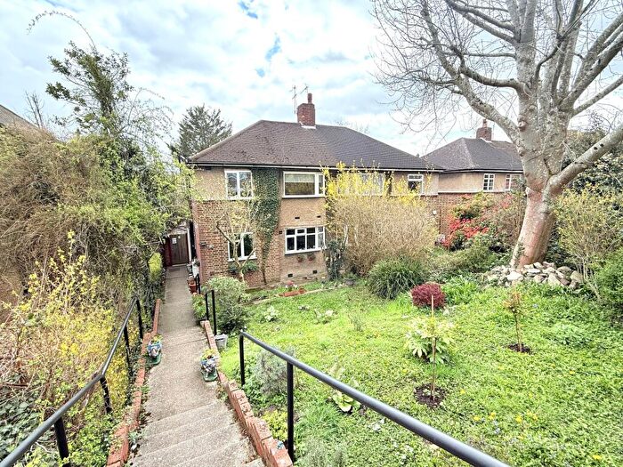 2 Bedroom Flat For Sale In Grange Avenue, East Barnet, EN4