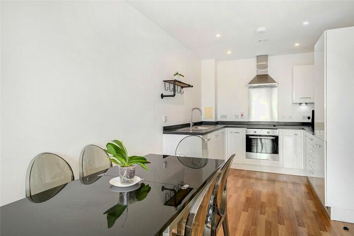 1 Bedroom Flat To Rent In Cranston Court, Bloemfontein Road, White City, London, W12