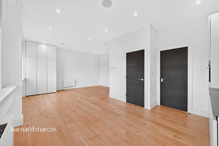 Studio For Sale In Burlington Road, New Malden, KT3