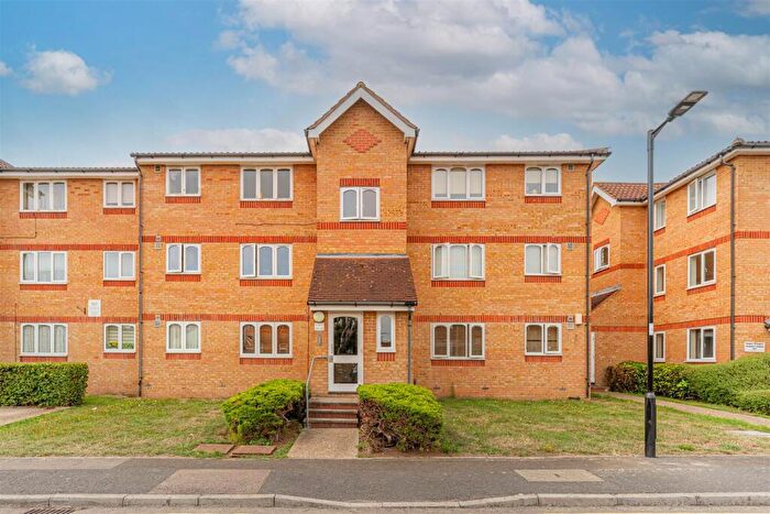 1 Bedroom Flat For Sale In Waddington Close, Enfield, EN1