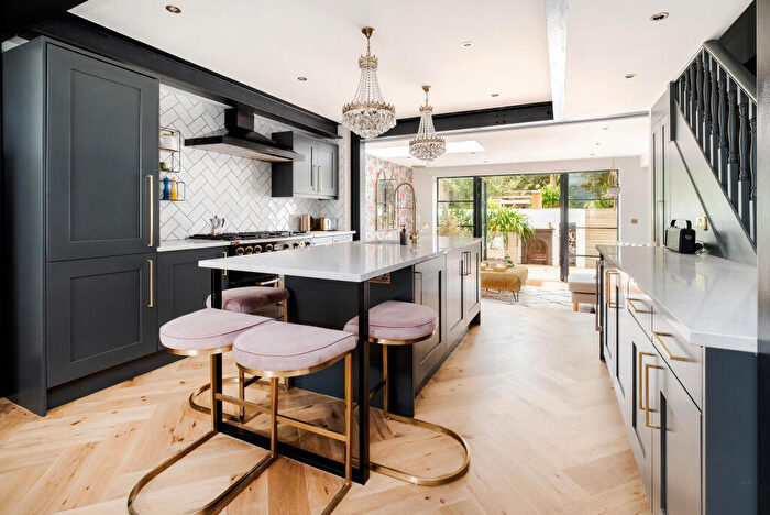 4 Bedroom Terraced House For Sale In Canon Street, London, N1